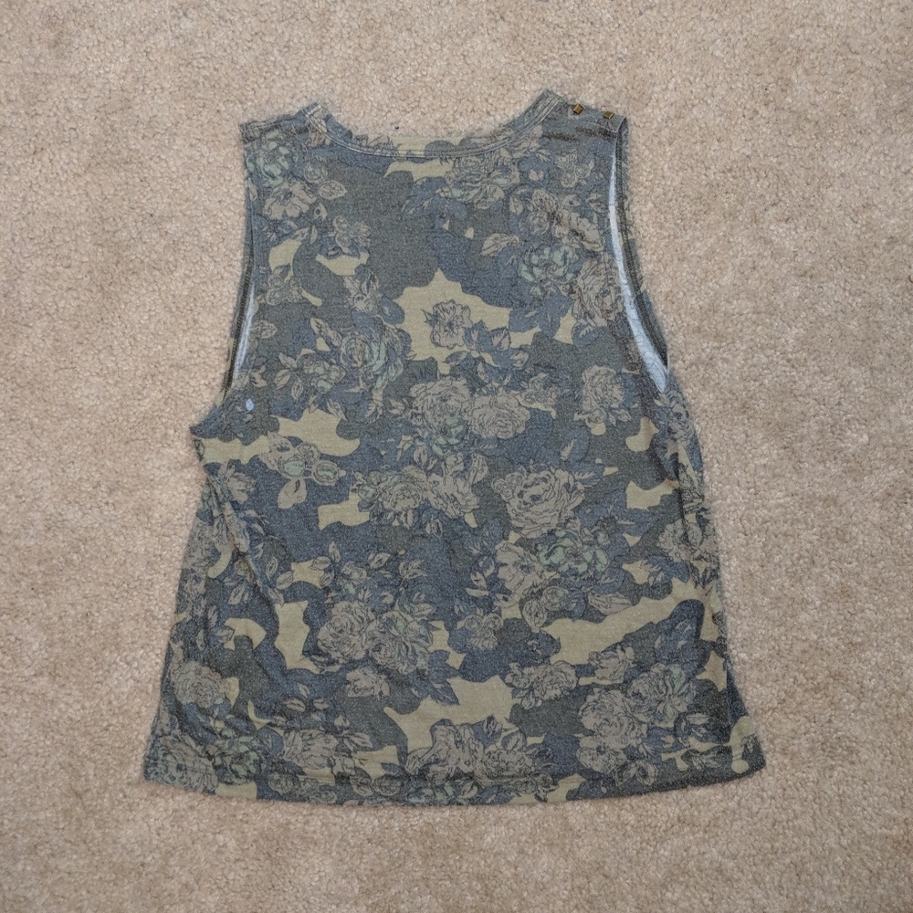 Sleeveless Top - Picture 2 of 2